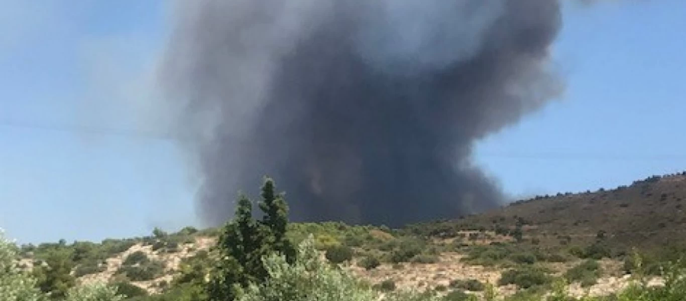 Φωτιά σε Λαύριο: Eμπρησμό καταγγέλλει ο δήμαρχος - «Είδαμε και το όχημα»